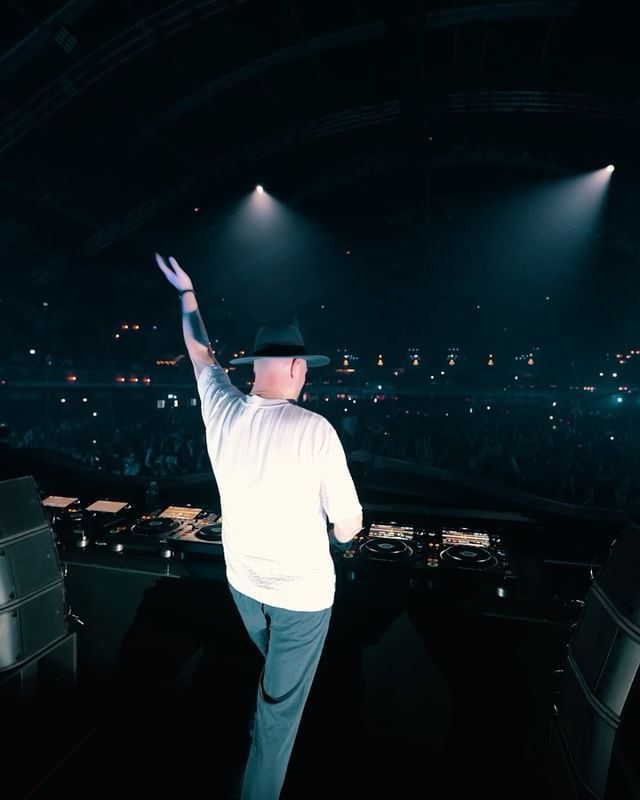 tomorrowland 464423476 2212613542455138 5680641254225884182 n