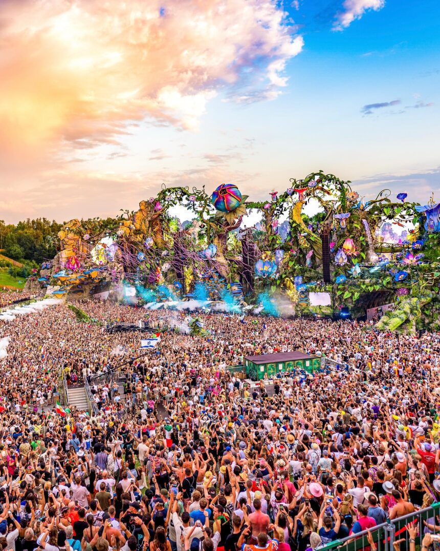 tomorrowland 465935474 18472719628053550 648624209395889756 n
